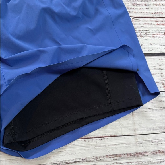 On Running Women’s Shorts – Size M (Blue/Black) - Picture 7 of 8